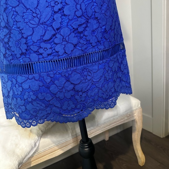 Vince Camuto Beautiful Royal Blue Lace Dress size 12 - Picture 3 of 5